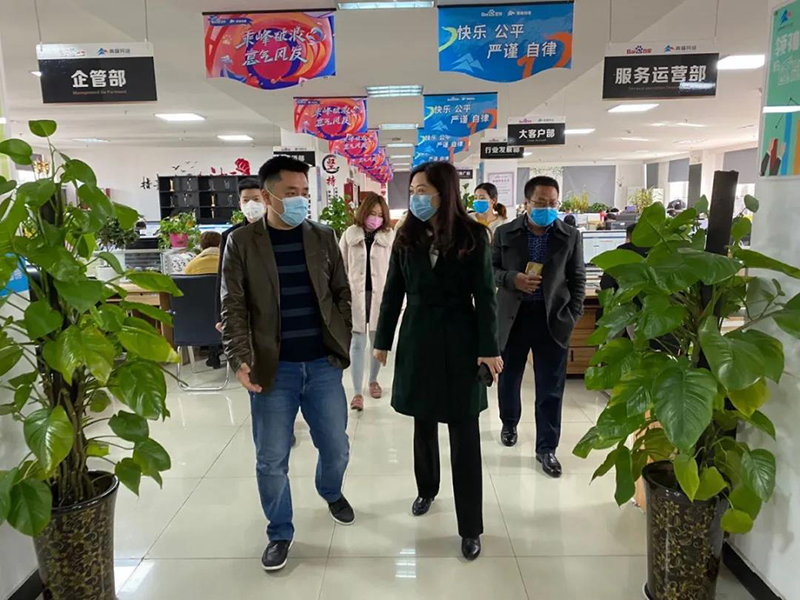 今日市工商聯(lián)黨組織成員 秘書長 梁淑錚同志一行對洛陽青峰進(jìn)行復(fù)工情況指導(dǎo)！