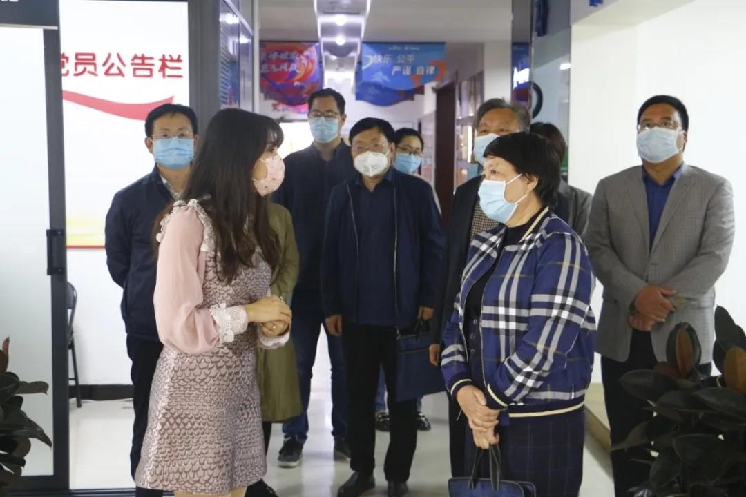 市人大財(cái)經(jīng)委員會(huì)副主任委員、市人大常委會(huì)財(cái)經(jīng)工委主任 衛(wèi)華平一行蒞臨洛陽(yáng)青峰進(jìn)行復(fù)工復(fù)產(chǎn)情況工作指導(dǎo)！